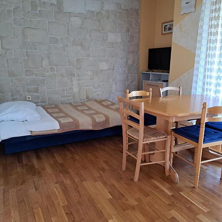 Apartments Sabina I Grapes مالينسكا المظهر الخارجي الصورة