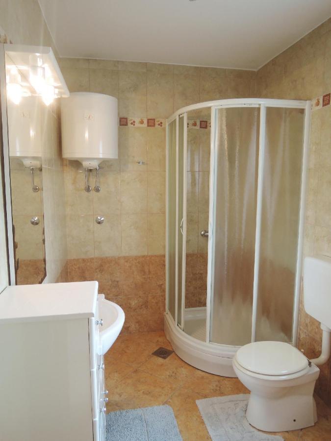 Apartments Sabina I Grapes مالينسكا المظهر الخارجي الصورة